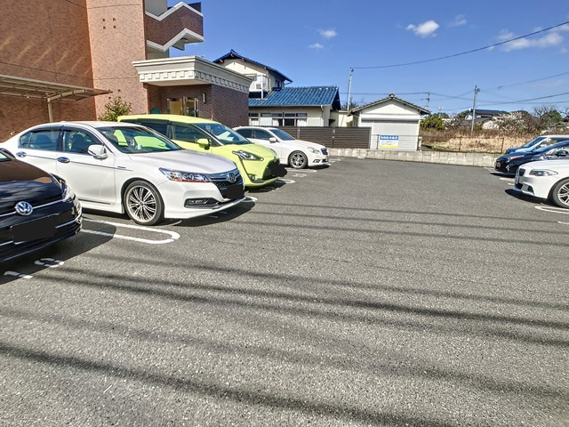 北九州市八幡西区上香月３丁目の賃貸マンションの駐車場