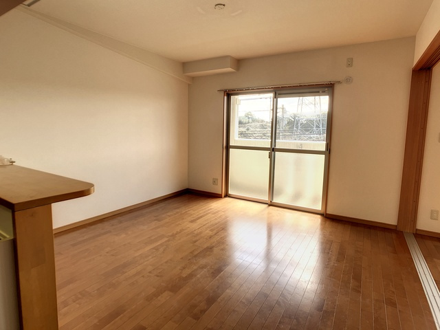 北九州市八幡西区上香月３丁目の賃貸マンションの居間・リビング