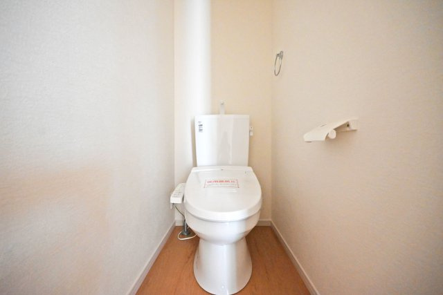 テラシエ福井町新築一戸建て全4区画│4LDK+駐車2台可のトイレ|1・2階に1か所ずつウォッシュトイレを導入しています。