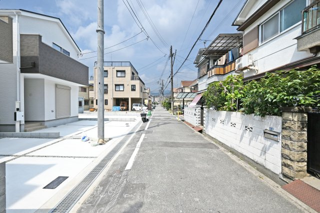 テラシエ福井町新築一戸建て全4区画│4LDK+駐車2台可の前面道路含む現地写真|道路幅員幅は北側に約4.4ｍ幅です。