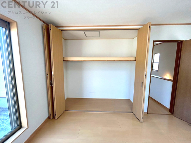 衣類やアクセサリー、小物類の収納が便利で整理整頓がしやすく、部屋の美観を保ちつつ、スペースを最大限に活用できます。衣服のしわやダメージを防ぎ、長持ちさせることができます。