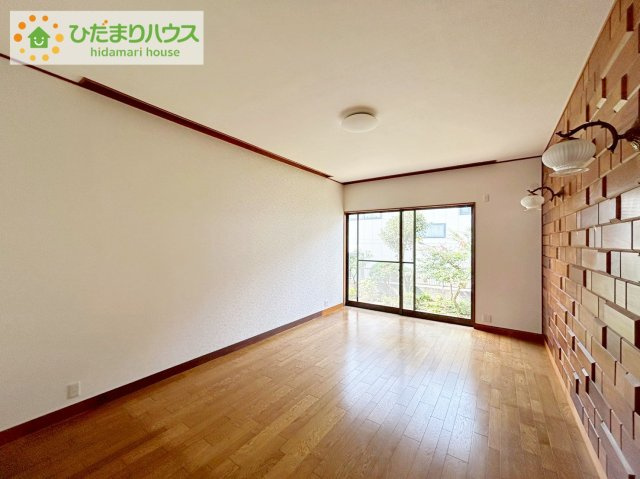 ひたちなか市八幡町　中古戸建の洋室|洋室は高い天井のゆったりとした空間を演出(^^)/