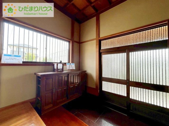 ひたちなか市八幡町　中古戸建の玄関|玄関がひろいので親子で並んで仲良く靴が履けますね(^^)/