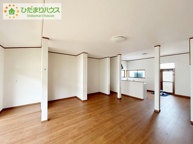 ひたちなか市八幡町　中古戸建の居間・リビング|大型テレビに大型ソファー(^^)どんなインテリアにしますか？