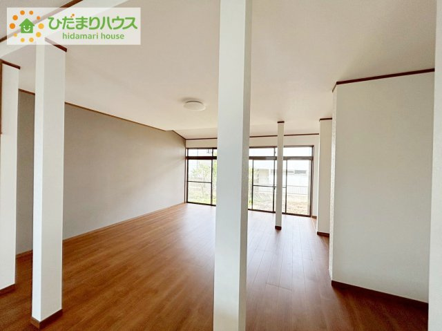 ひたちなか市八幡町　中古戸建の居間・リビング|早くお仕事終わらせて、家に帰りたくなるようなリビングです(^^♪