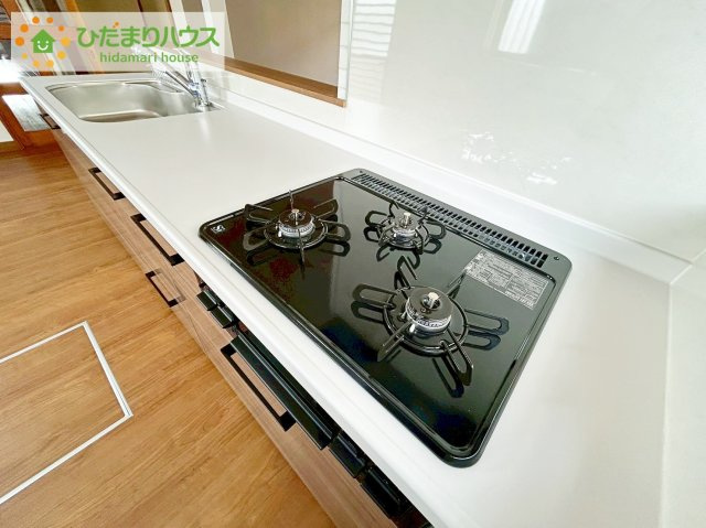 ひたちなか市八幡町　中古戸建のキッチン|3口コンロでお料理する時間も短くなりそうですね(*‘∀‘)