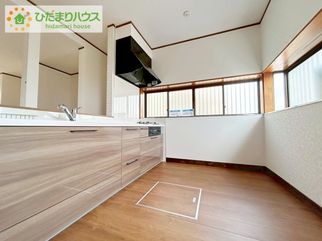 ひたちなか市八幡町　中古戸建のキッチン|家族と会話しながら料理できるオープンカウンター♪