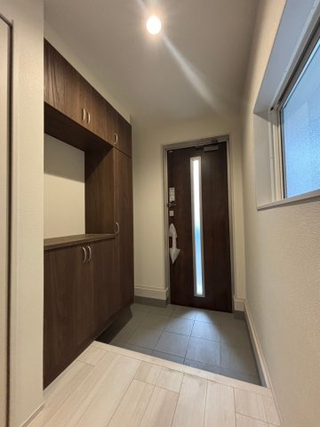 三郷市　幸房　新築戸建　全1棟の玄関|施工例です