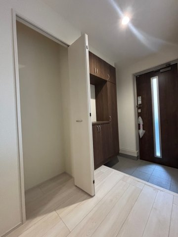 三郷市　幸房　新築戸建　全1棟の玄関|施工例です