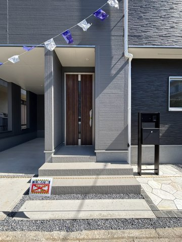 三郷市　幸房　新築戸建　全1棟の玄関|施工例です
