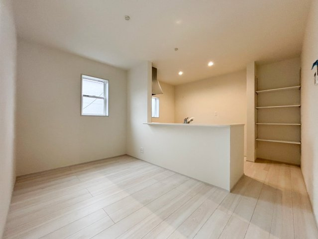 三郷市　幸房　新築戸建　全1棟の居間・リビング|施工例です