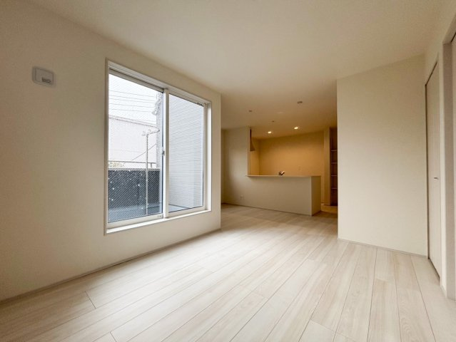 三郷市　幸房　新築戸建　全1棟の居間・リビング|施工例です