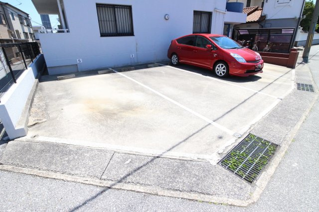 サンパレス東須磨の駐車場