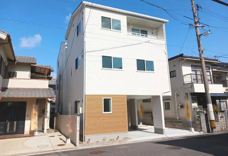 西区観音新町1丁目　№35955の外観|3階建て
駐車並列2台可