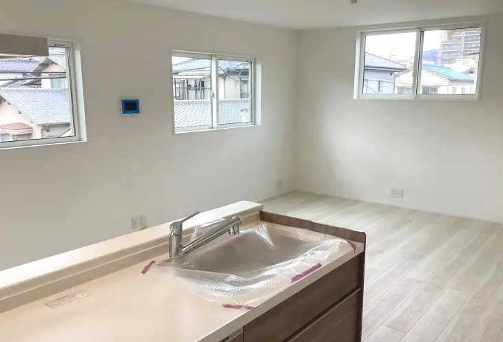 西区観音新町1丁目　№35955の居間・リビング|ＬＤＫ17.1帖
ダイニングテーブルやソファを
置いてもゆとりがあります。