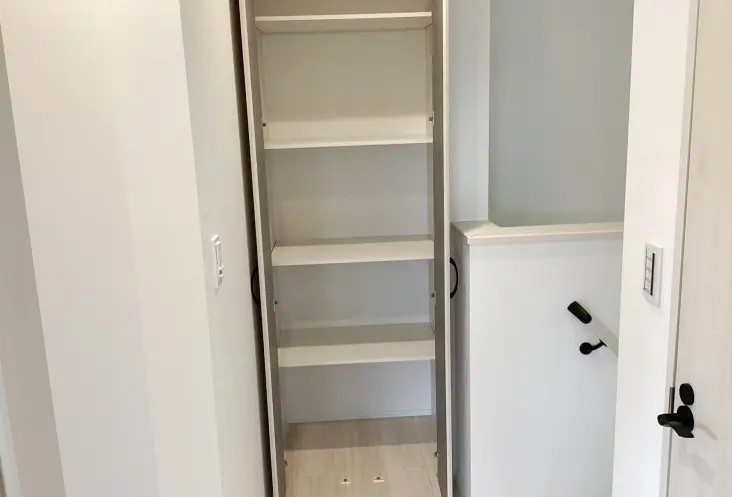 西区観音新町1丁目　№35955の収納|3階　階段横収納