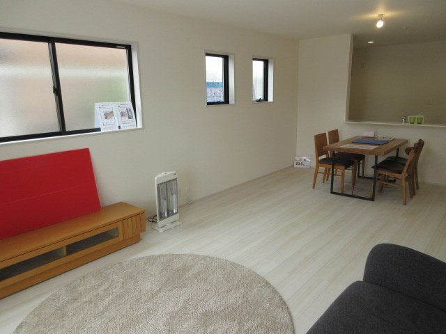 【仲介手数料無料】新築戸建　熊谷市石原1-53（全1棟）の居間・リビング