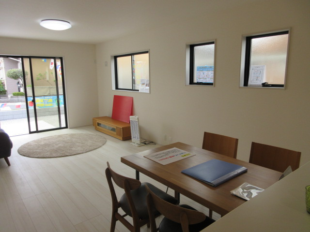 【仲介手数料無料】新築戸建　熊谷市石原1-53（全1棟）の居間・リビング