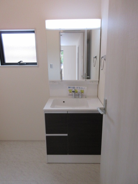 【仲介手数料無料】新築戸建　熊谷市石原1-53（全1棟）の独立洗面台