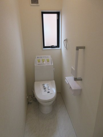 【仲介手数料無料】新築戸建　熊谷市石原1-53（全1棟）のトイレ