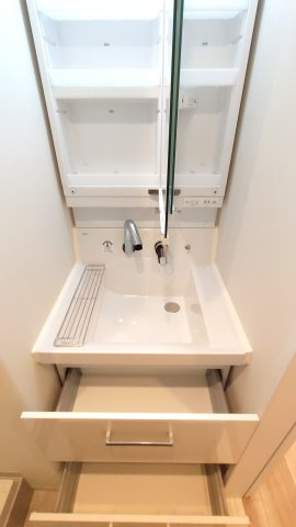 シャルム小阪壱番館の独立洗面台