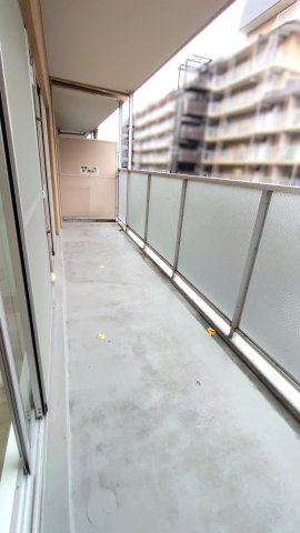シャルム小阪壱番館のバルコニー