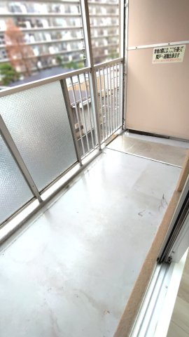 シャルム小阪壱番館のバルコニー