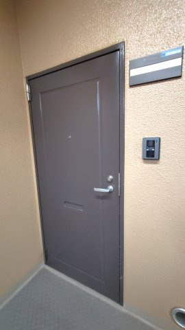 シャルム小阪壱番館の玄関