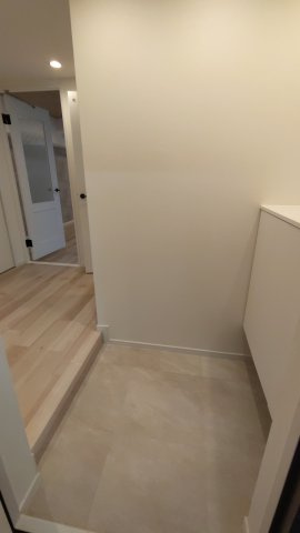 シャルム小阪壱番館の玄関