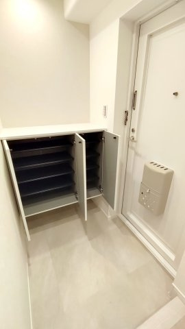 シャルム小阪壱番館の玄関