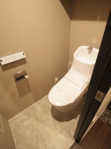 レーベン福岡天神ONE TOWERのトイレ|シンプルで使いやすいトイレです