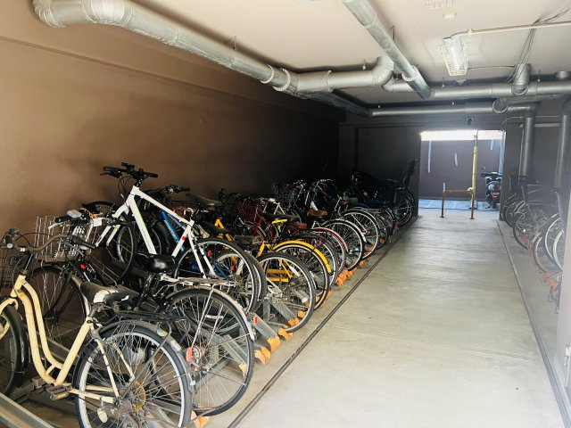 ライオンズヒルズ垂水小束山の駐輪場