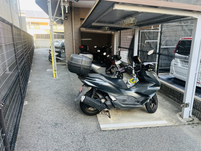 ライオンズヒルズ垂水小束山の駐輪場