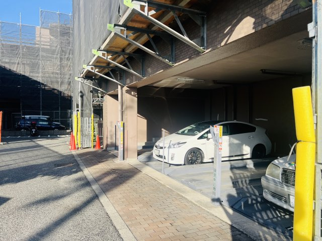 ライオンズヒルズ垂水小束山の駐車場