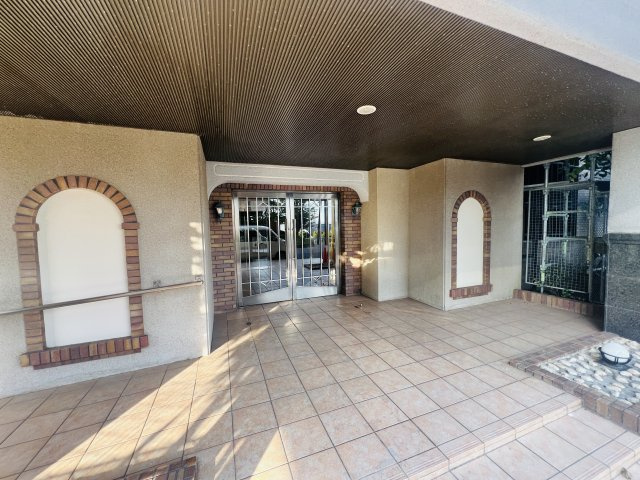 ライオンズヒルズ垂水小束山のエントランス