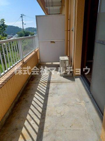 大和マンションのバルコニー|バルコニーからの眺めを楽しみながら食事をしませんか