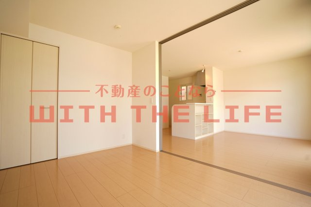 アルル【10，000円キャッシュバック対象物件】の洋室|広くて明るい寝室