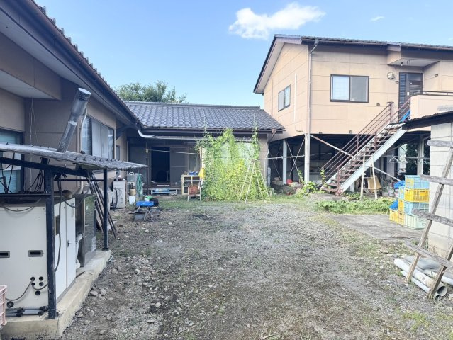 旅館としても福祉施設としても良し！今ならお得！栃木県さくら市葛城テナント募集！の中庭|とても広い庭です