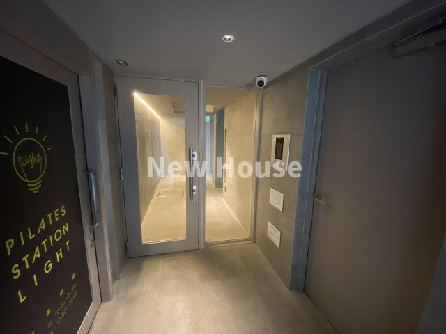 ルミーク本町ウェストのエントランス