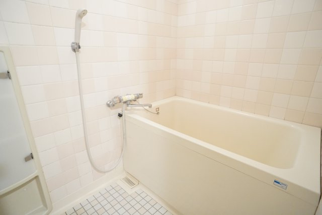 グランドゥール逆瀬川の浴室