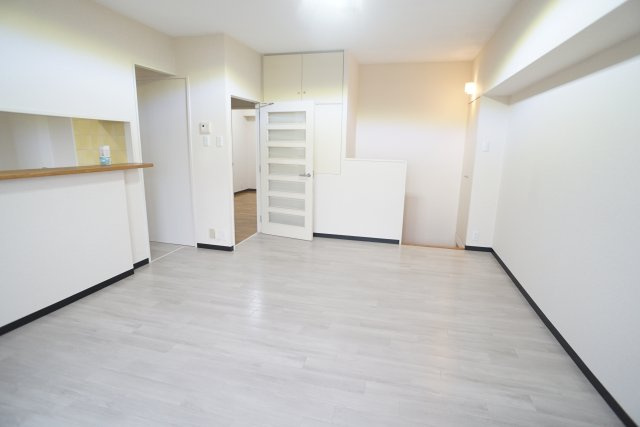 グランドゥール逆瀬川の居間・リビング