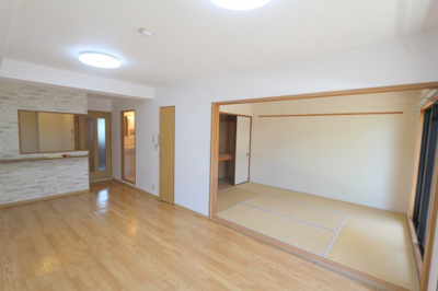 【居間・リビング】 | サンライズフレア | ※同タイプの写真となり、実際のお部屋とは異なる場合があります