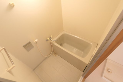 【浴室】 | サンライズフレア | ※同タイプの写真となり、実際のお部屋とは異なる場合があります