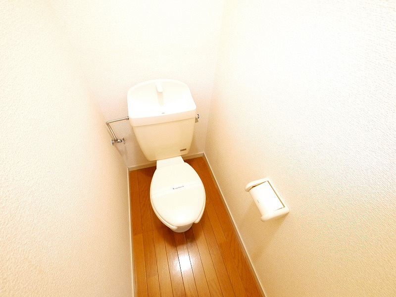 レオパレスカサのトイレ|ゆったりとした空間のトイレです