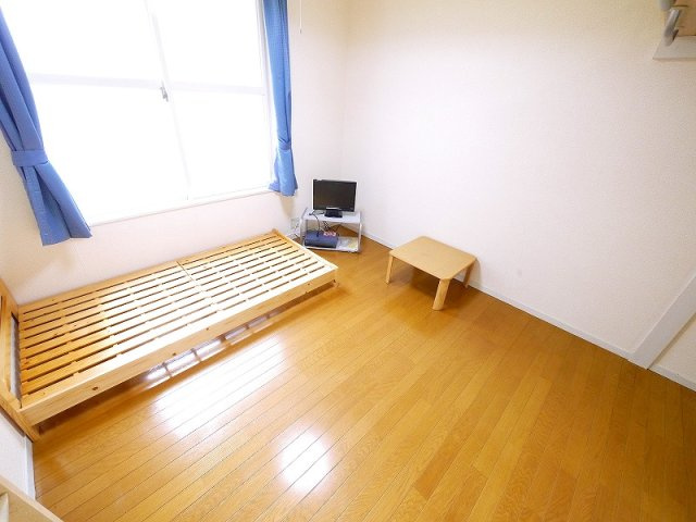 レオパレスカサの洋室|明るい洋室です