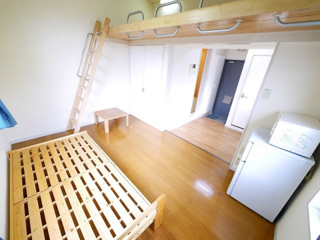 レオパレスカサの居間・リビング|使いやすい居間です