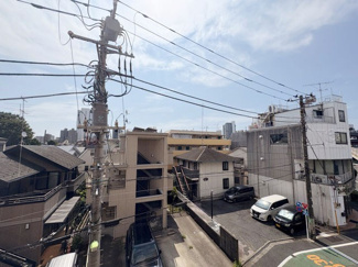 【展望】 | 眼前に広がる空の雄大さと、このお部屋の自慢の一つである「眺望」をご覧ください。毎日、この景色を独り占めできる新生活に夢が広がります。～即日のご見学可能～　お問合せはお気軽にどうぞ。
