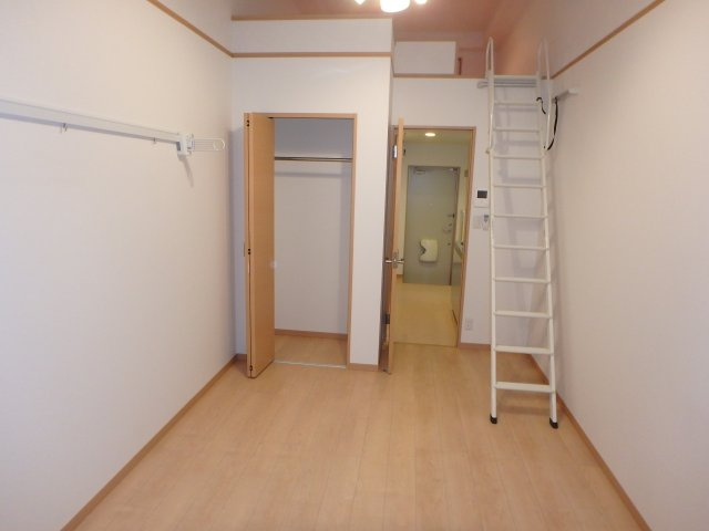 シャンブル日吉の洋室