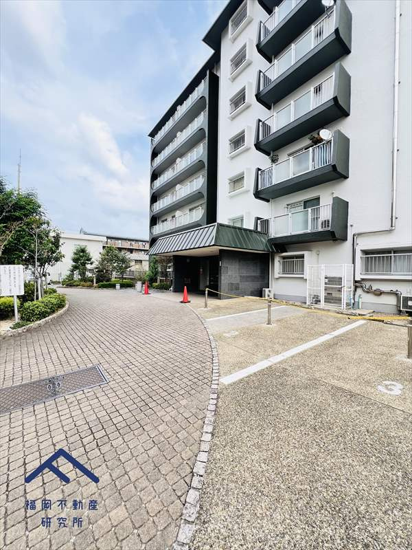 日商岩井福陵マンションの駐車場