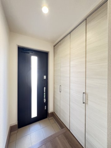 橿原市曽我町７期の玄関|明るく開放的な内玄関